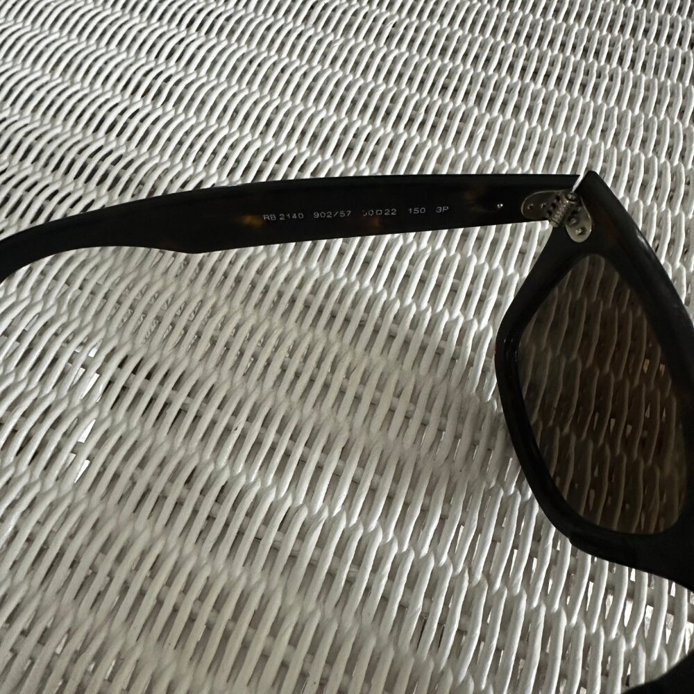 Ray-Ban Wayfarer Classic Sunglasses - Picture 9 of 11